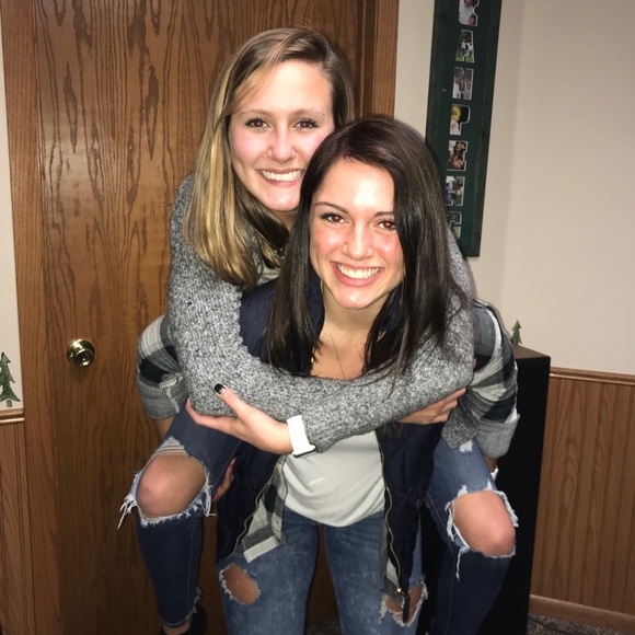 Meet your Posher, Olivia - Picture 1 of 1